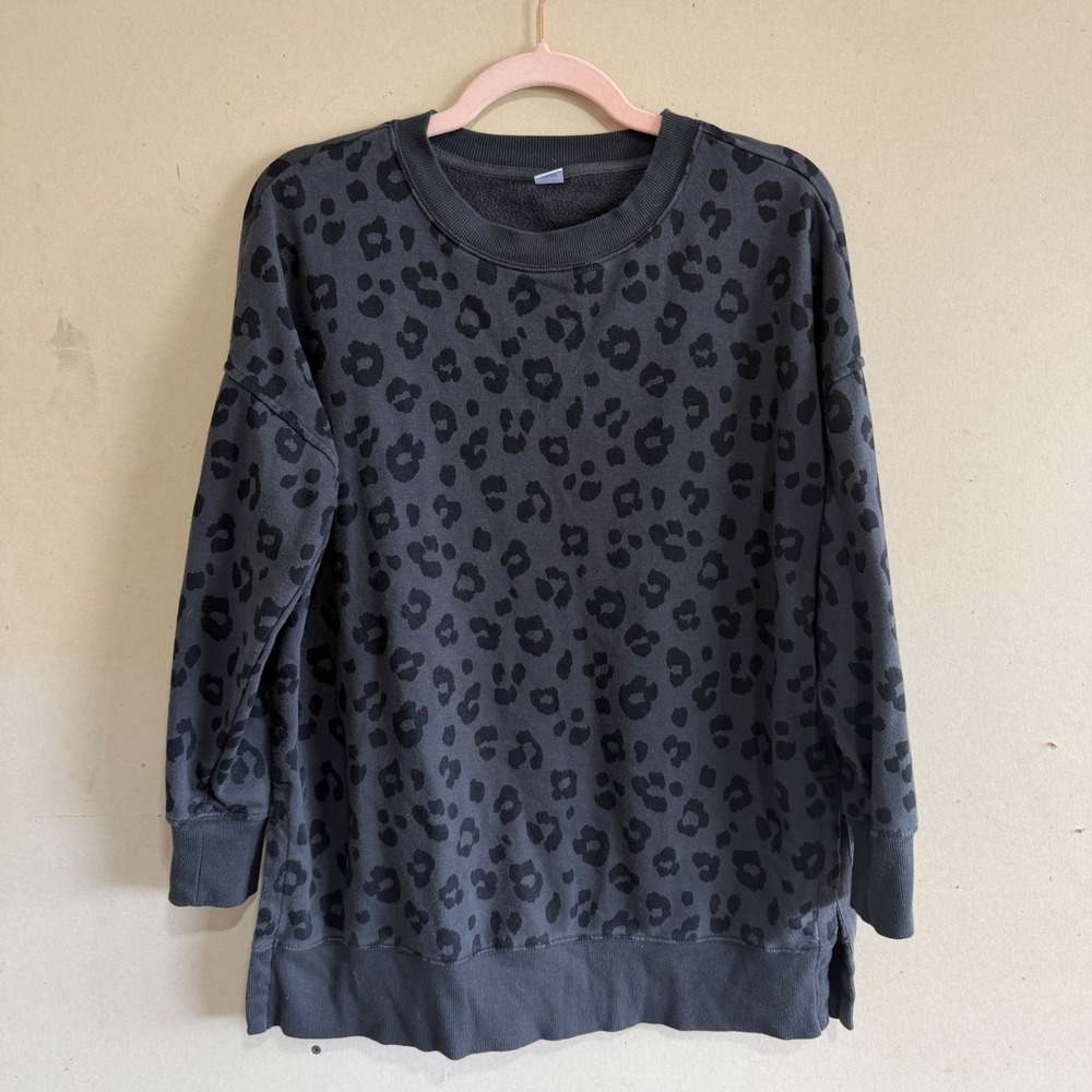 Old Navy Womens Gray Leopard Print Crewneck Sweatshirt Petite M Pullover Fleece